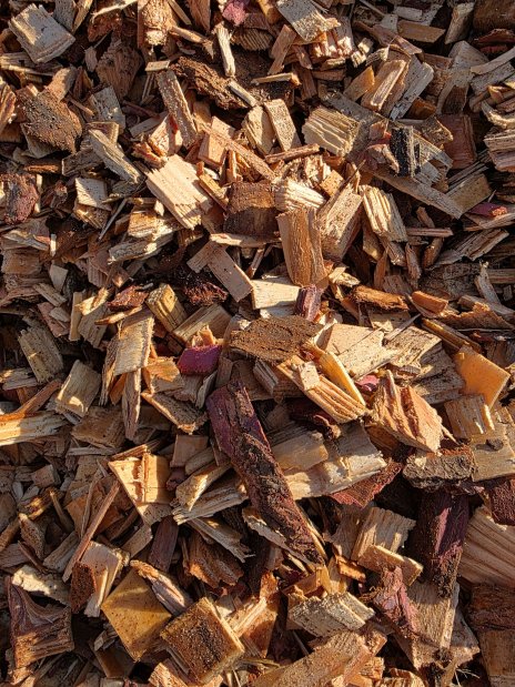 Træflis og barkflis klar til levering på Fyn – MBR Service