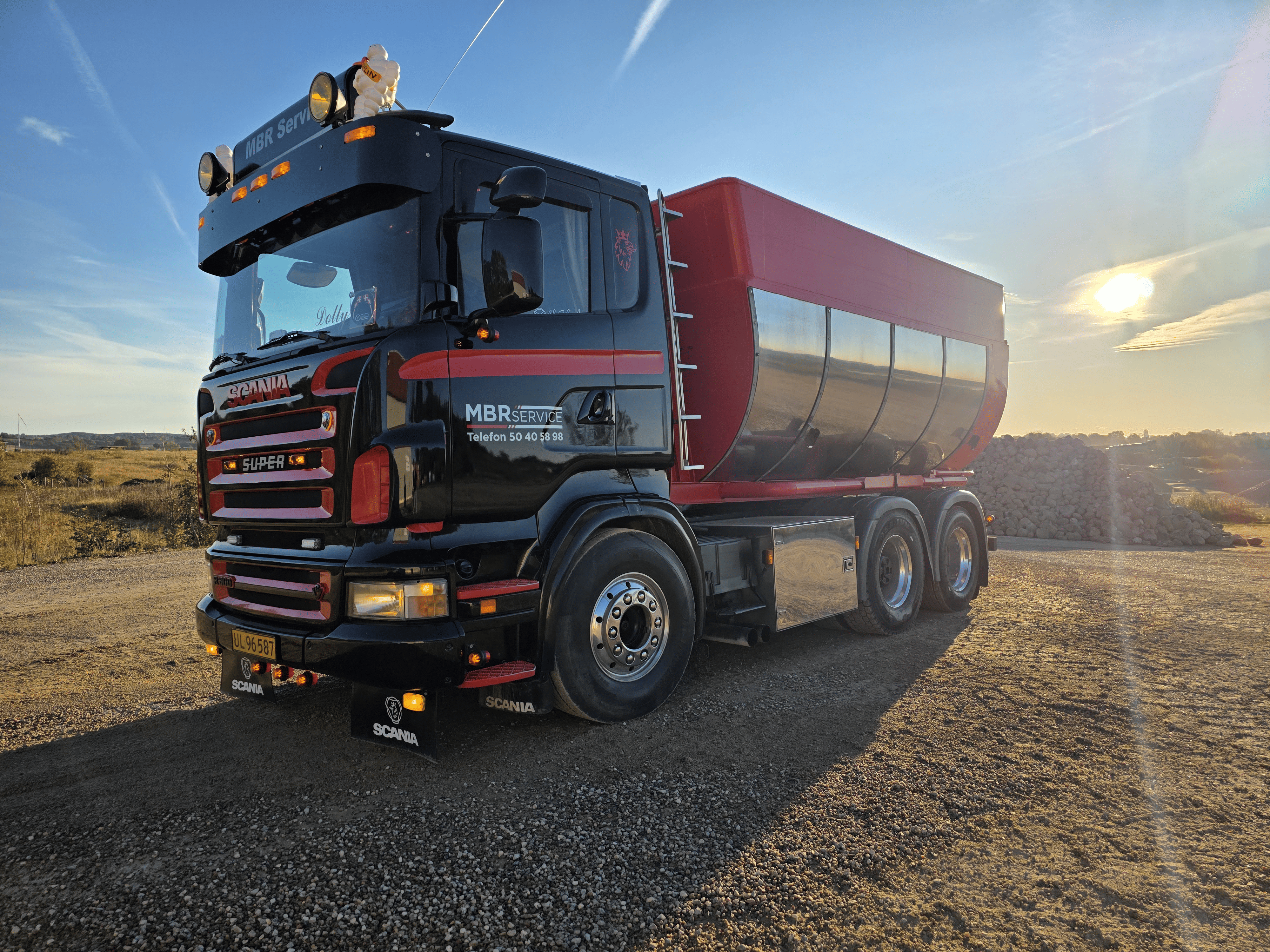 Transport og levering af sten og grus fra MBR Service