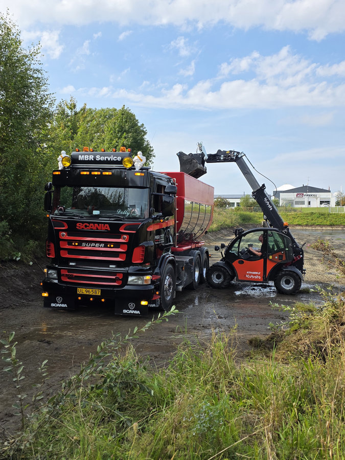 Vognmand MBR service på Fyn, nær Svendborg. Sten og grus leveret fra MBR Service. Sten og grus Svendborg. Billigt