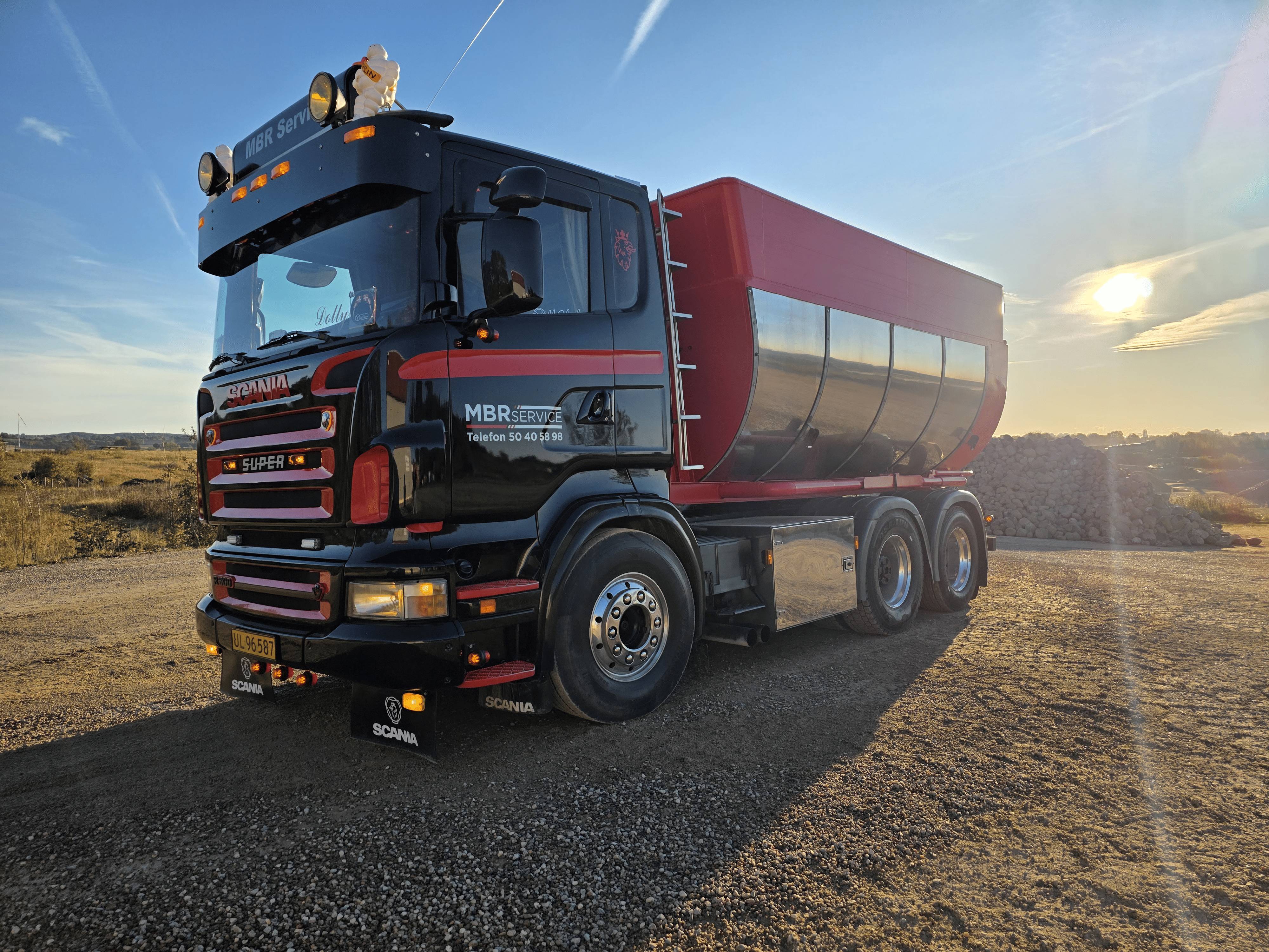 Transport og levering af sten og grus fra MBR Service